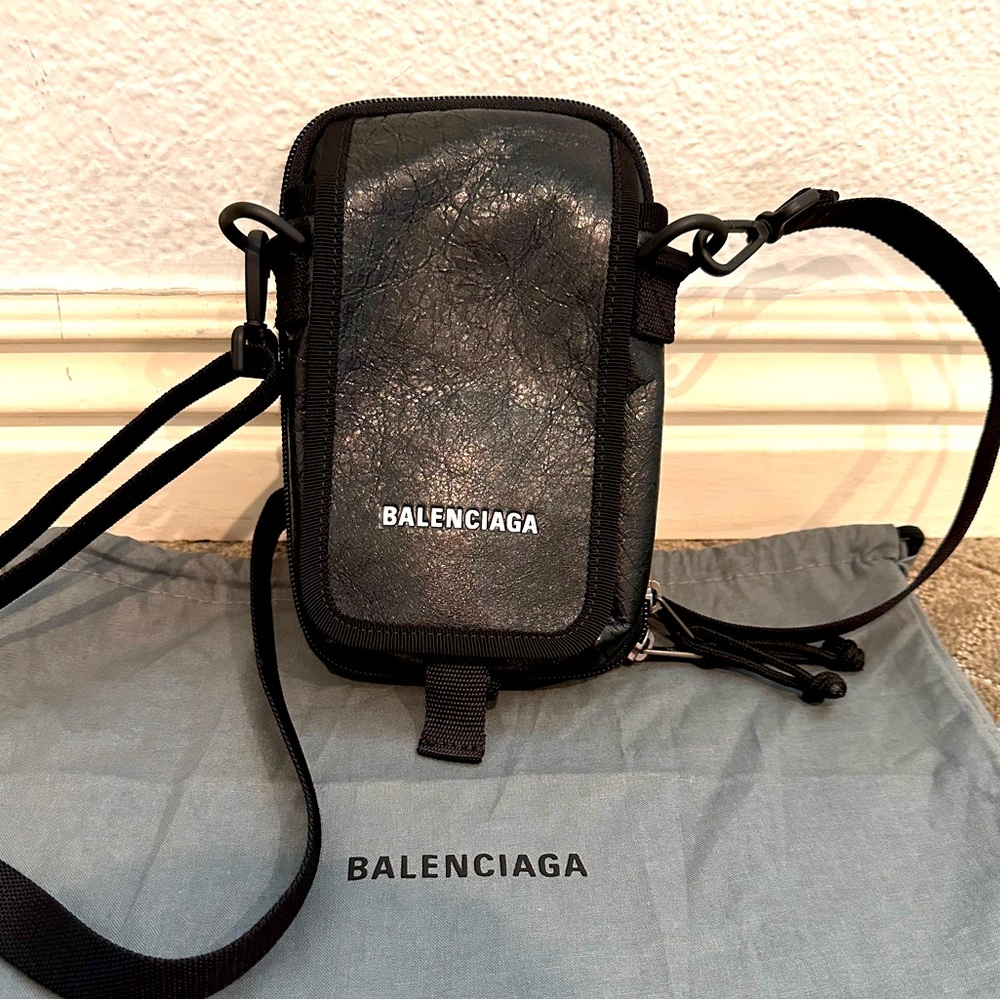 BALENCIAGA NEW crossbody bag.
